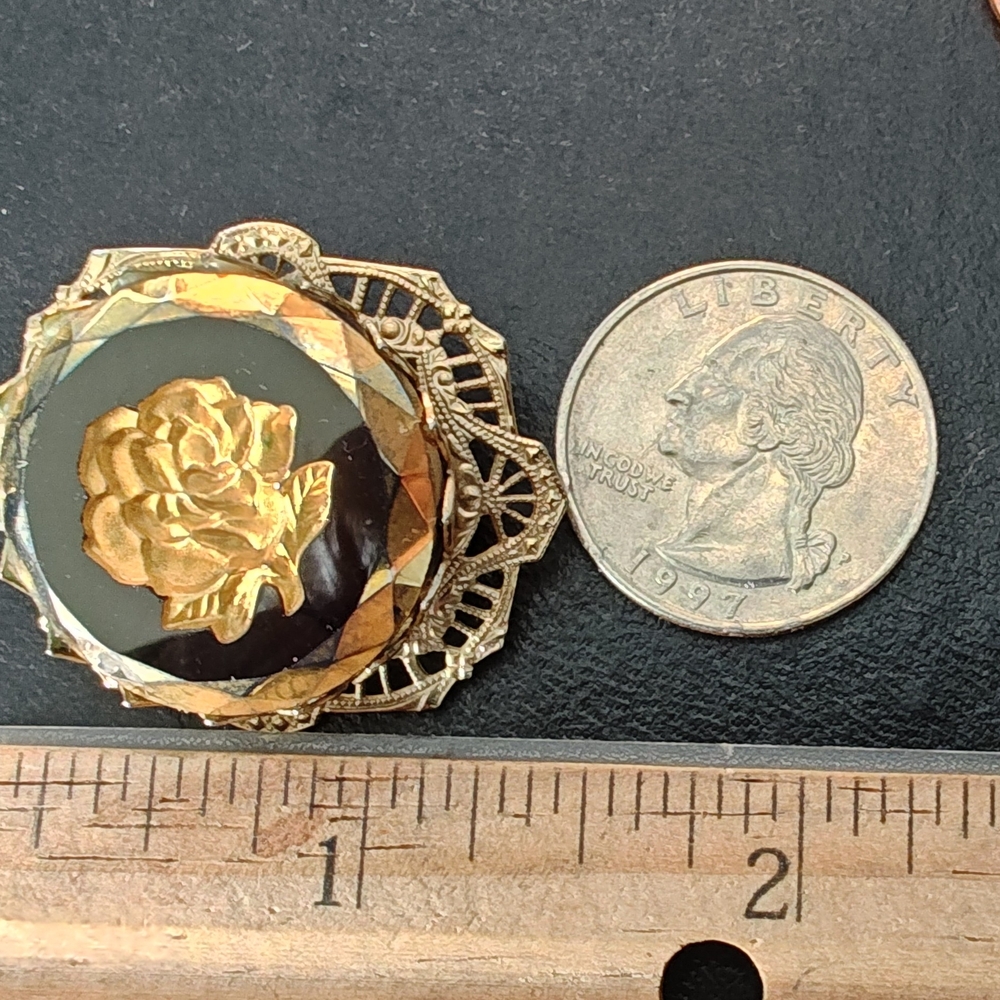 4 Gold-Tone Brooches/Pins - Picture 13 of 16